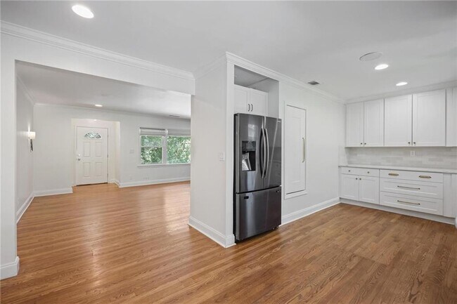 Building Photo - 2134 Beecher Cir SW