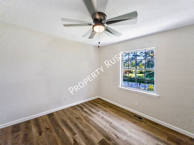 Building Photo - 702 Fricks Ln