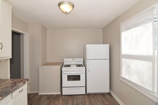 Building Photo - 667 Lorraine Dr