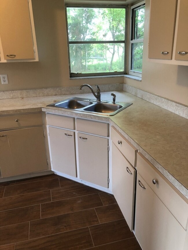 Building Photo - 2 Bed 1 Bath Home | Pet Friendly with Fenced Yard | Washer Dryer Hook Ups | Section 8 Welcome