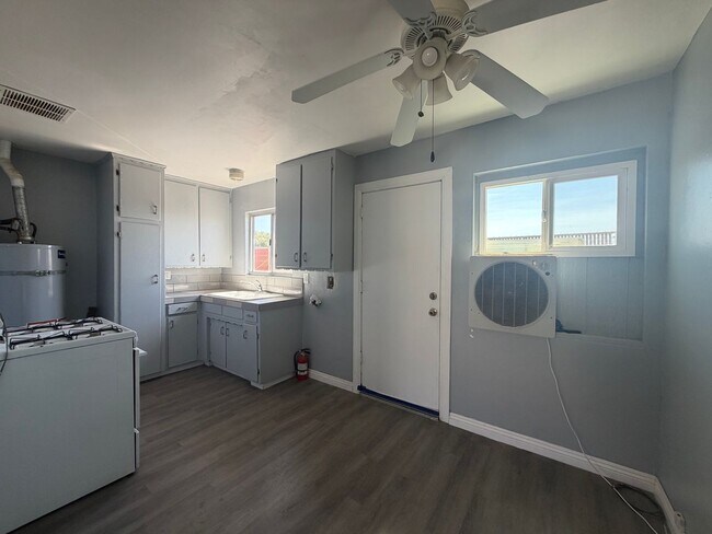 Building Photo - P156