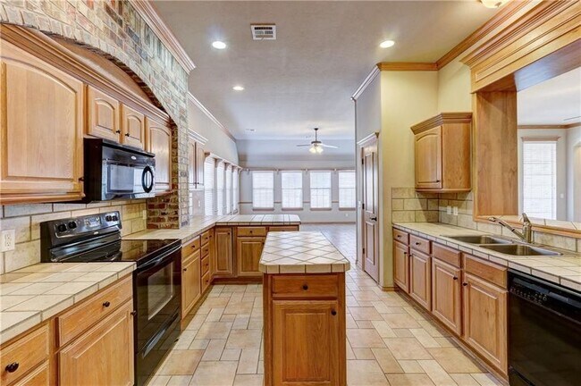 Building Photo - 16304 Vallejo Pl