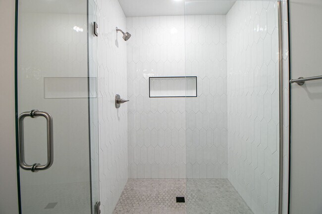 Building Photo - 166 Sango Dr