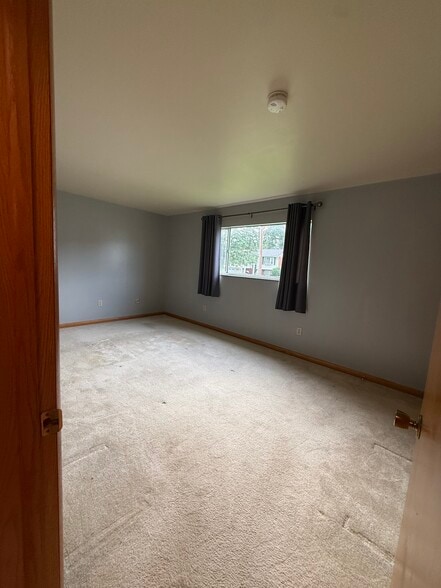 Building Photo - 1202 Parkway Dr