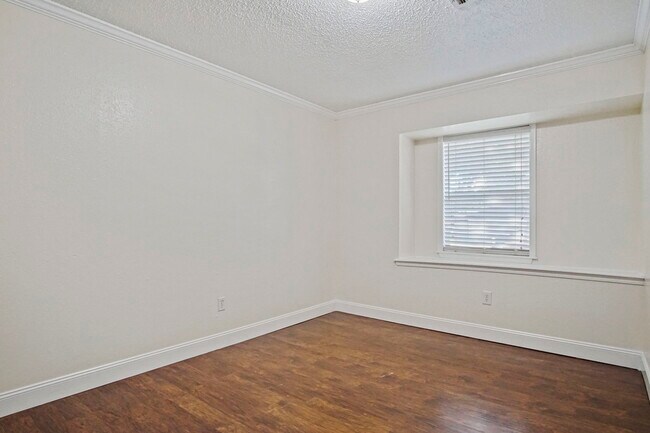 Building Photo - 625 Hawthorne Pl