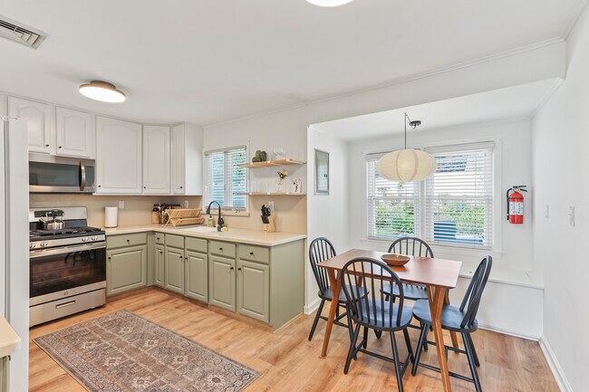 Building Photo - 1619 Riverview Terrace