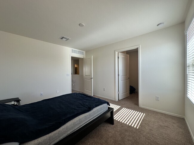 Building Photo - 7022 E Calle Arco Iris