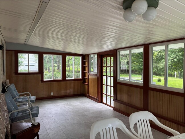 Building Photo - 239 Vineyard Ave