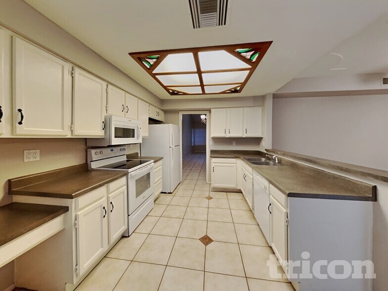 Building Photo - 5214 E Fountain St