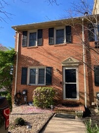 Building Photo - Fully renovated 2 bedroom townhome on a corner property