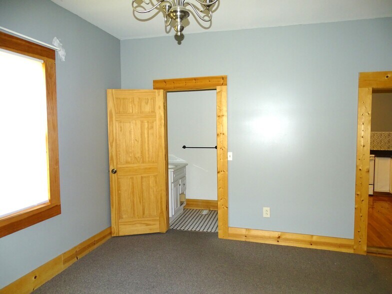 Building Photo - 15 Atwood Ave
