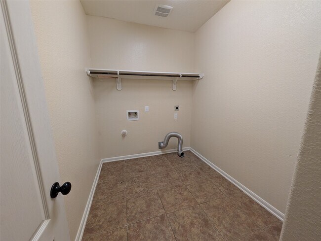 Building Photo - 6614 Hunters Creek Ln