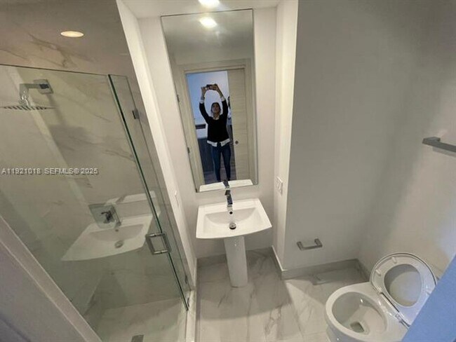 Building Photo - 805 S Miami Ave