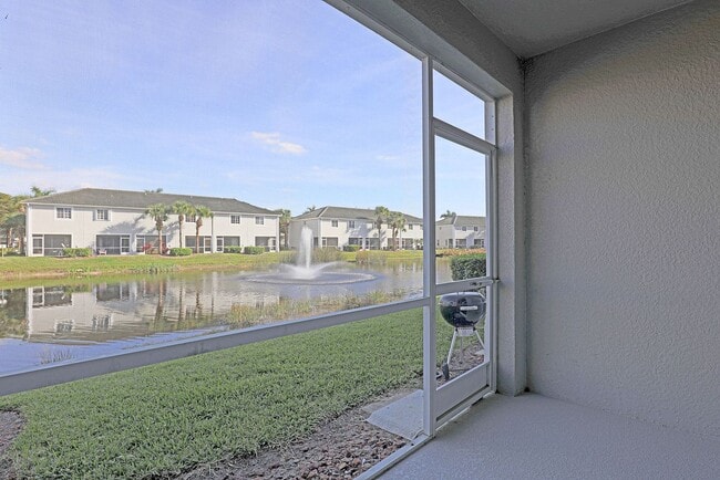 Building Photo - Cypress Landing 10033