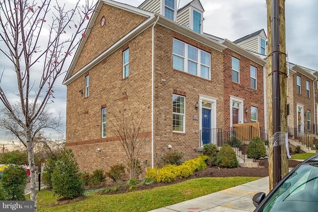 Building Photo - 3437 10th Pl SE