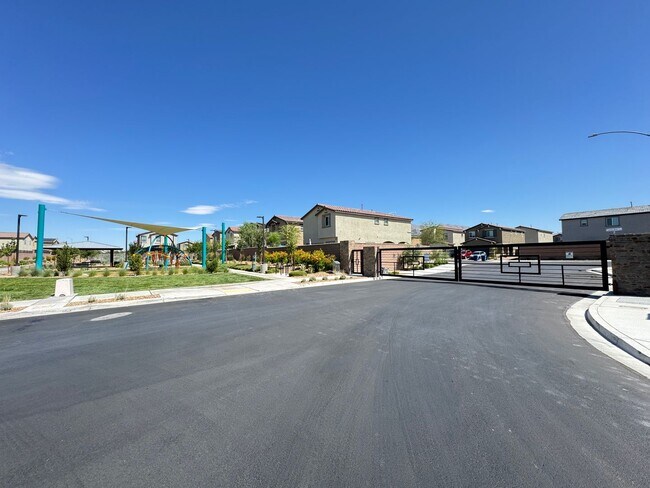 Building Photo - 4 bedroom in gated community!