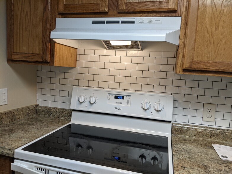 Building Photo - 2231 Ascot Ct