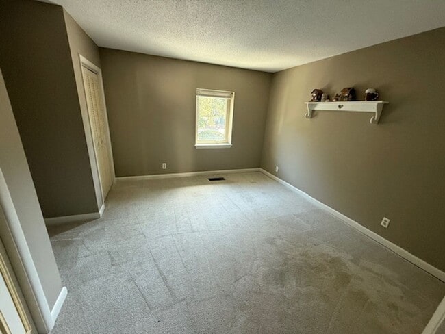 Building Photo - 2 Bedroom / 2 Bathroom @ Surf Court