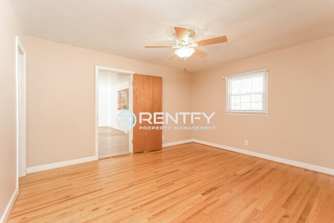 Building Photo - 260 Stewart Rd SE