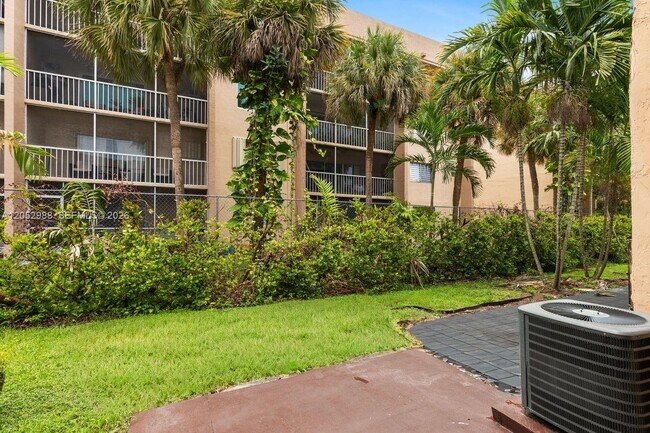 Building Photo - 6854 NW 173rd Dr