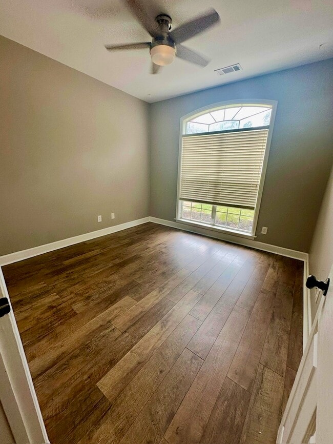 Building Photo - 297 Hickory Pl