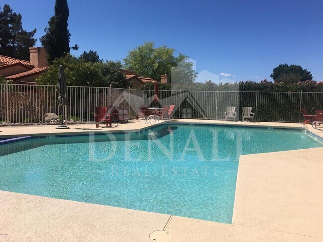 Building Photo - 706 N Tangerine Dr