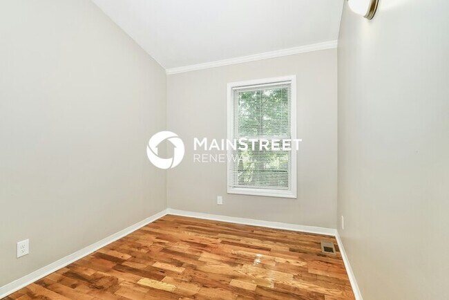 Building Photo - 3 Bedroom Pet-Friendly Home in Louisville, KY with Main Street Renewal