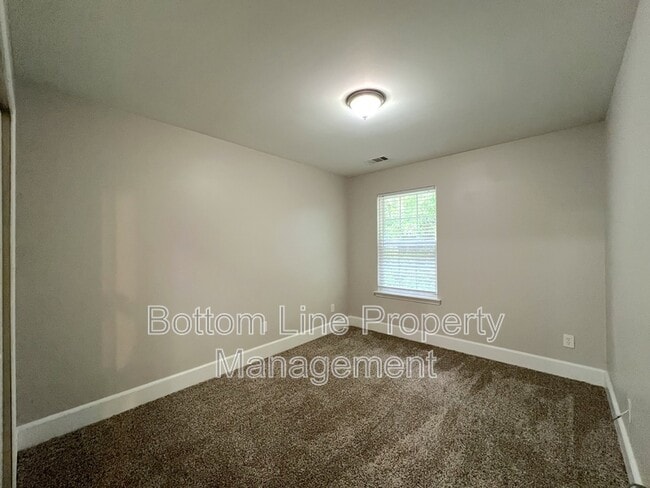 Building Photo - 7637 Abigail Glen Dr