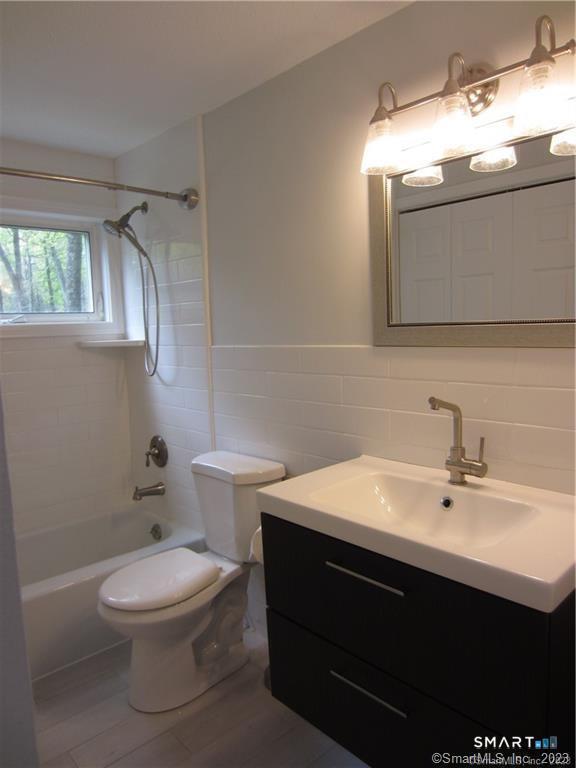 Building Photo - 8 Staunton Ct