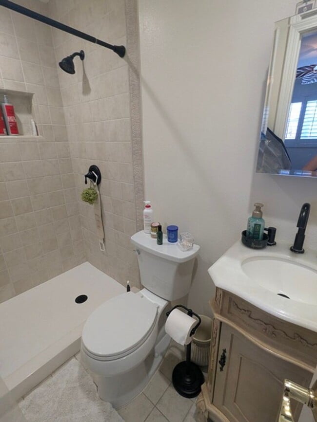 Building Photo - 3 Bedroom - 2 Bathroom Home in San Diego