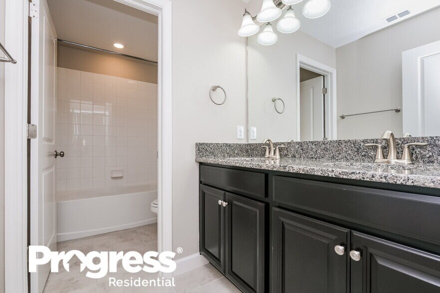 Building Photo - 9935 Ivory Dr