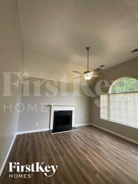 Building Photo - 1404 Lancaster Ct