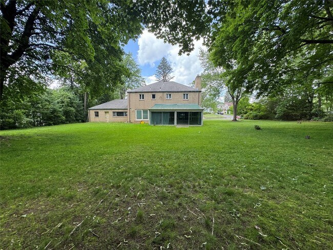 Building Photo - 77 Riverside Dr