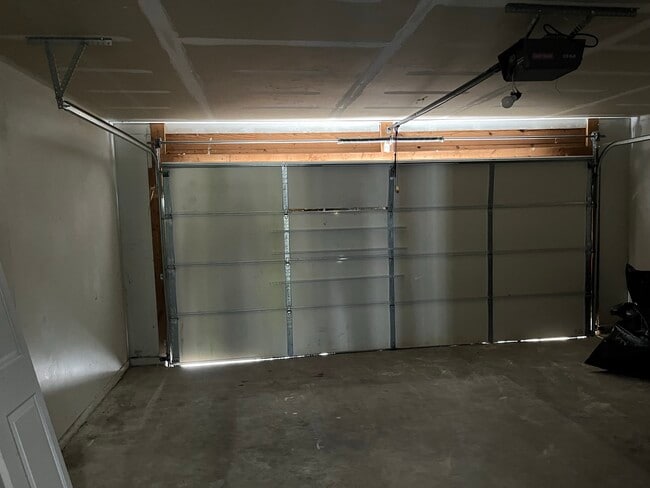 Building Photo - 408 Gladstone Dr