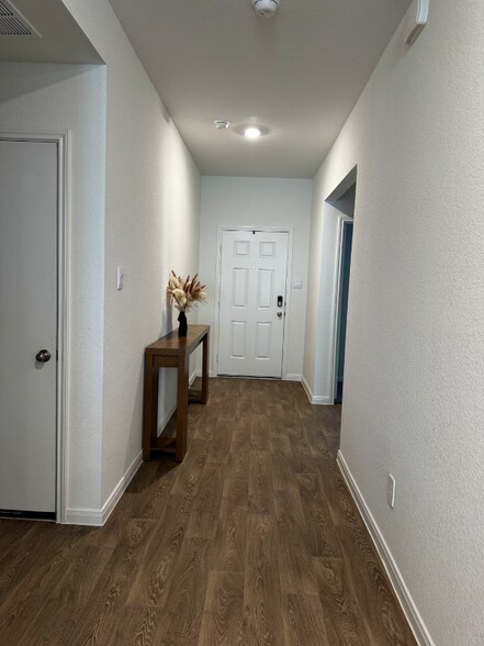 Building Photo - 256 Las Lomas Dr