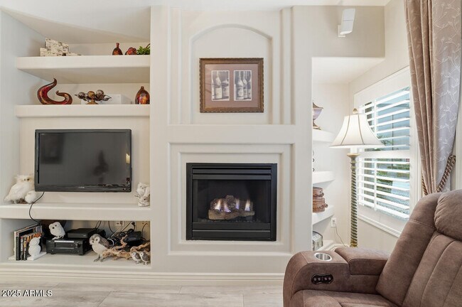 Building Photo - 5350 E Deer Valley Dr