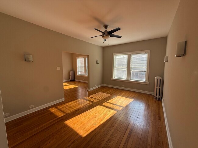 Building Photo - 838 E 53rd St