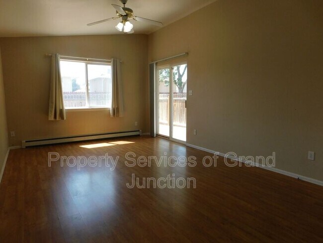 Building Photo - 493 Green Acres St