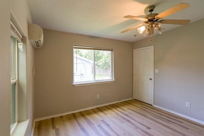 Building Photo - 1116 Ebert Ave