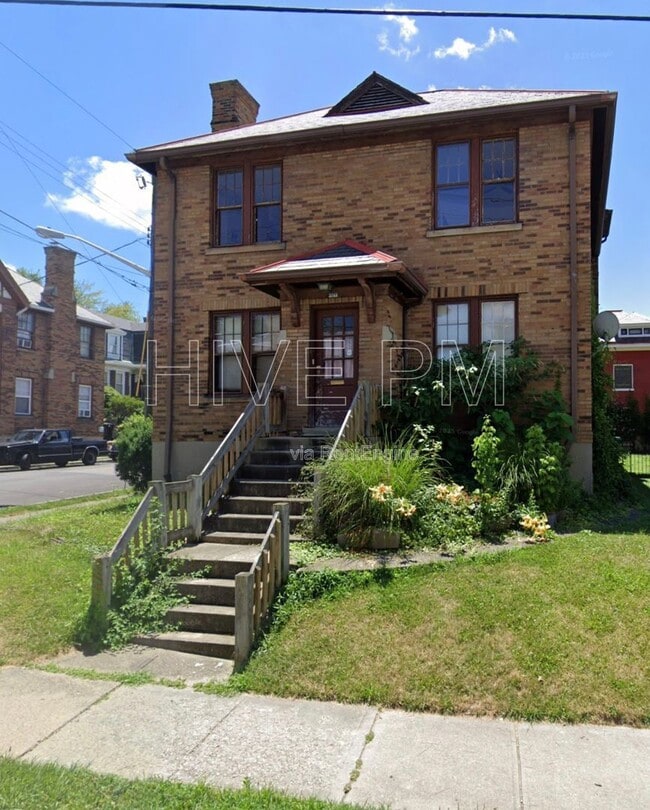 Building Photo - 3745 St Lawrence Ave
