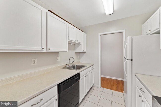 Building Photo - 7599 Gales Ct