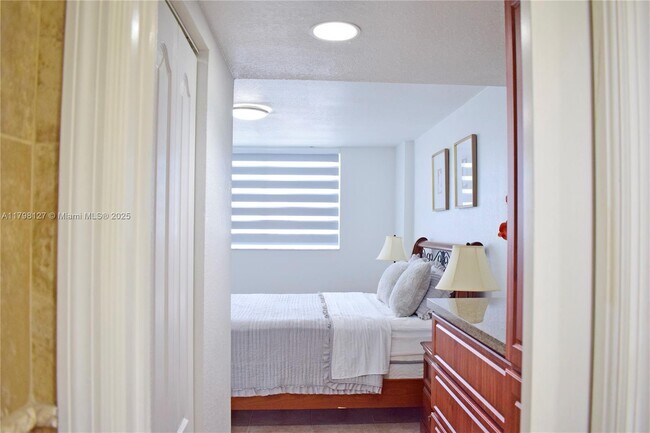 Building Photo - 401 Ocean Dr