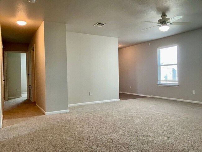 Building Photo - Adorable Move-In Ready 3/2 in Georgetown! ...