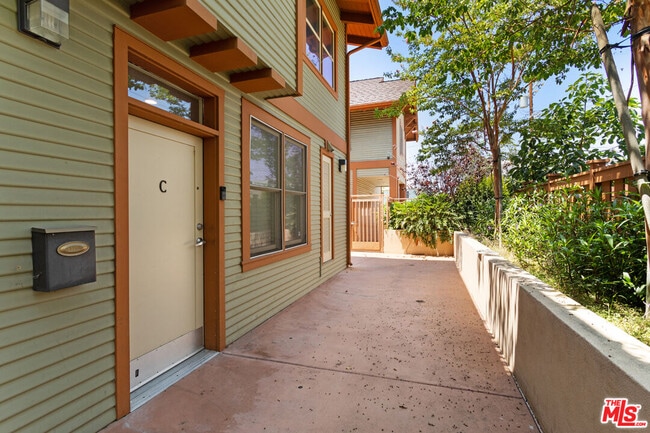 Building Photo - 2317 Scarff St