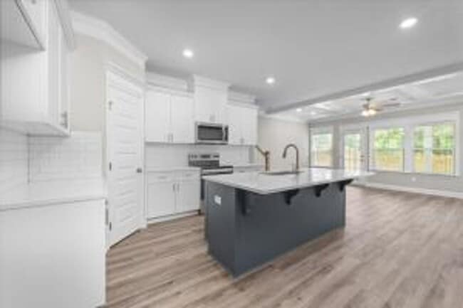 Building Photo - 1005 Linsmore Ave