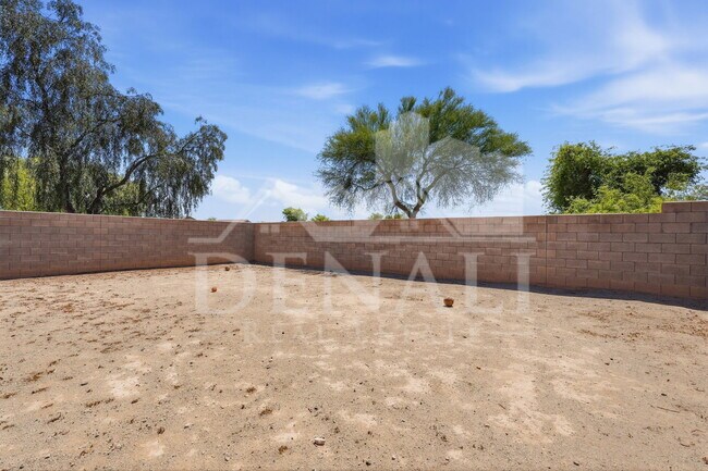 Building Photo - 21939 W Cocopah St