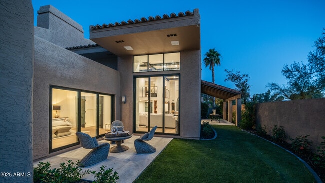 Building Photo - 4434 E Camelback Rd