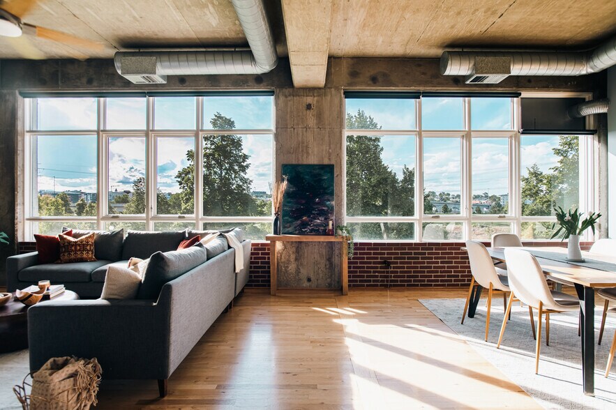 Building Photo - 2000 Little Raven St