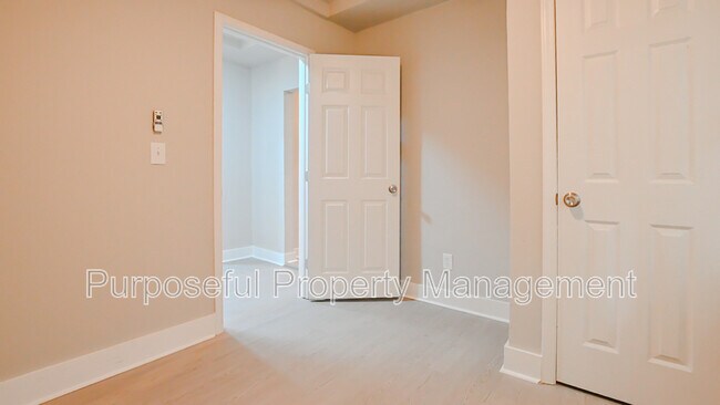 Building Photo - 2201 Glen Ellyn St