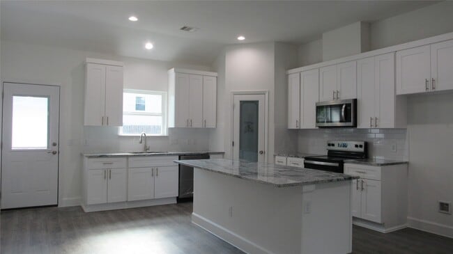 Building Photo - 232 Autumn Ln